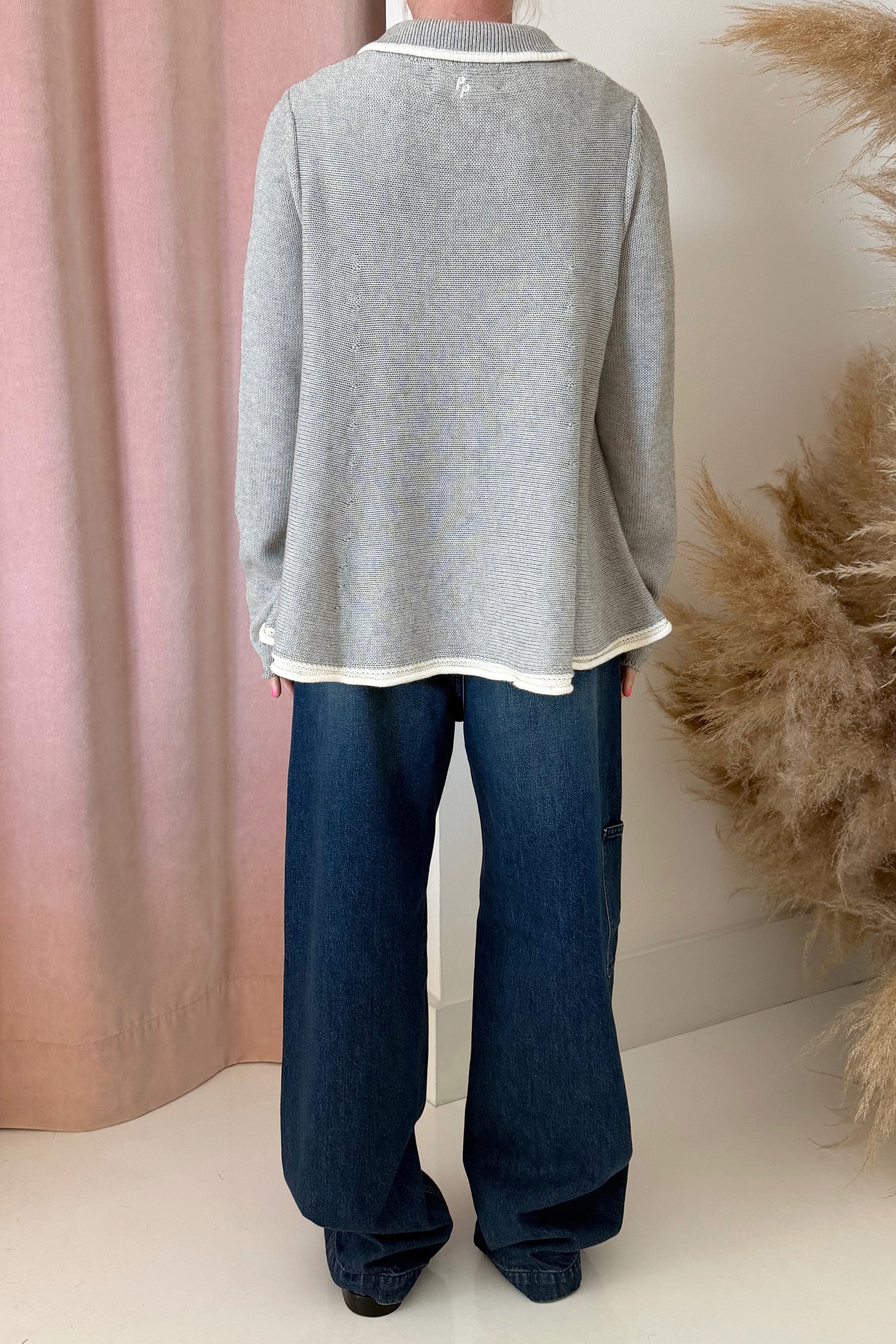 THE GRANNY POLO SWEATER-GREY