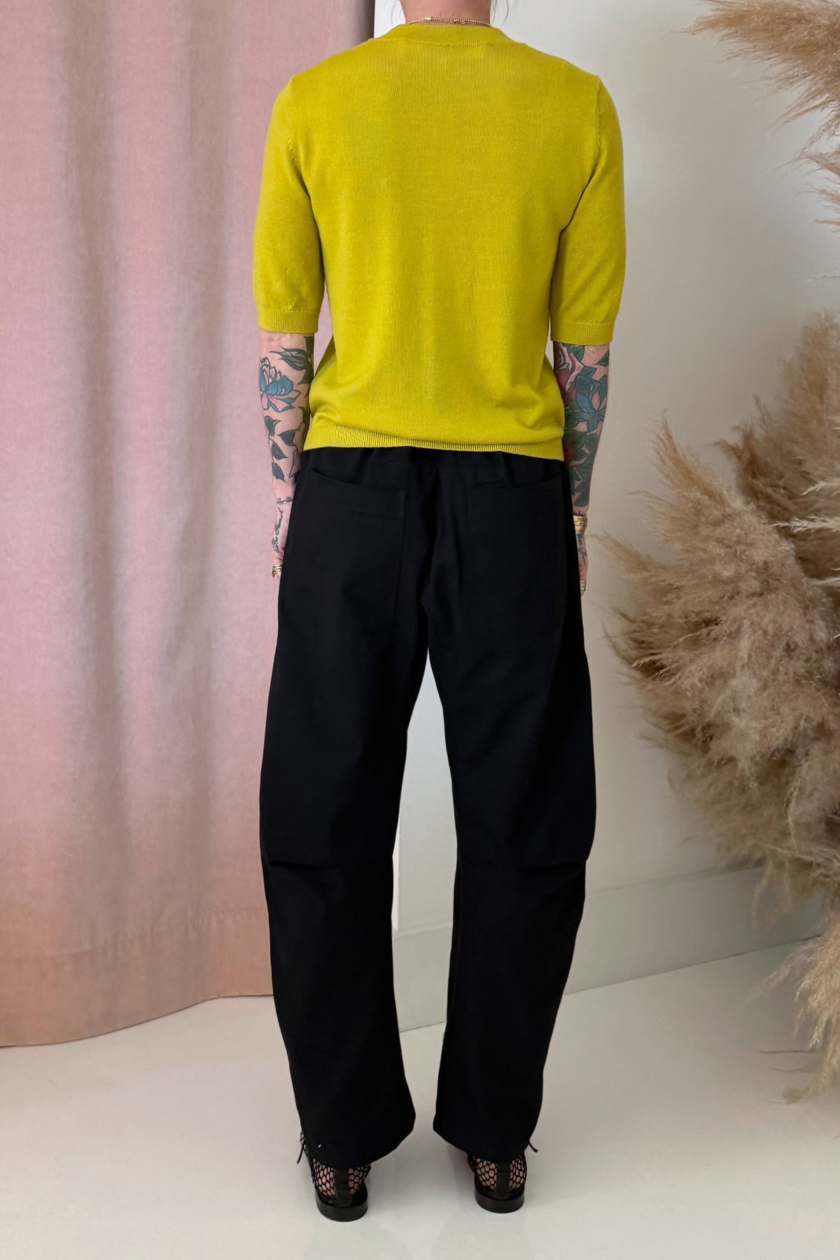 FITTED CREW SWEATER