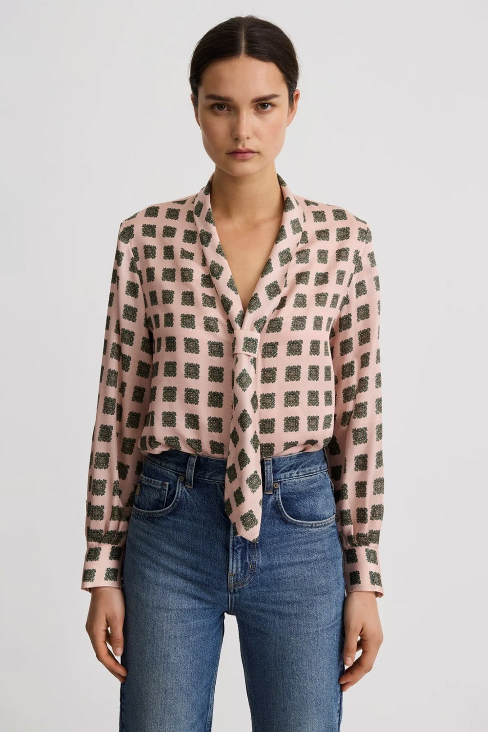 V-NECK TIE BLOUSE