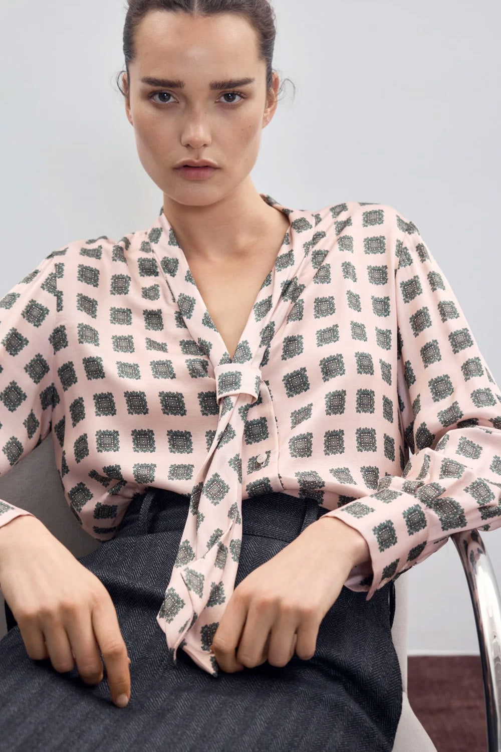 V-NECK TIE BLOUSE